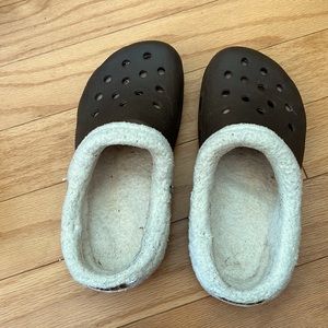 W6/M4 dark brown Crocks with fleece lining
